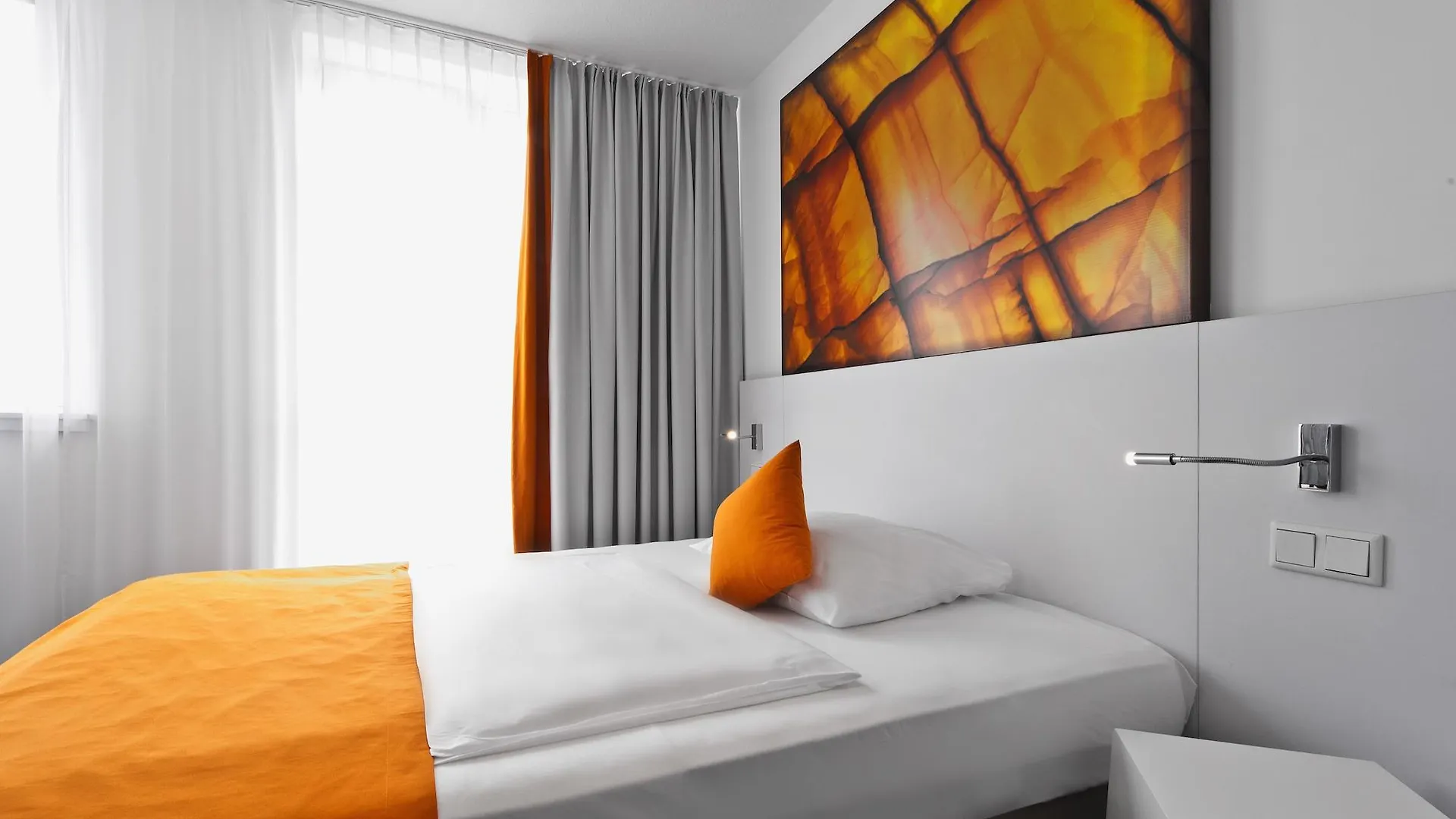 Wyndham Garden Duesseldorf City Centre Koenigsallee 4*, Dusseldorf